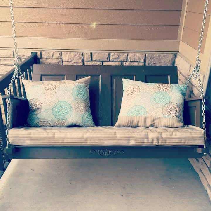 24 Square Pillow Insert – Vintage Porch Swings