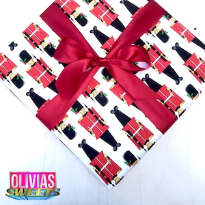 London Guard Christmas Wrap | Folhas de papel de embrulho inspiradas em viagens britânicas | Folhas de papel de presente Paperie Scrapbook 19x27" Feliz Natal