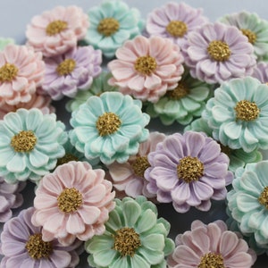 Gum paste daisy, fondant flowers  15 pcs, cupcakes  wedding cake, birthday cake, fondant flower daisy, gum paste sugar flower