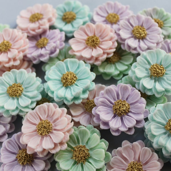 Gum paste daisy, fondant flowers  15 pcs, cupcakes  wedding cake, birthday cake, fondant flower daisy, gum paste sugar flower
