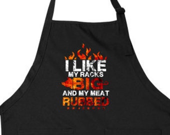 BBQing Schürze mit Taschen Geschenkidee für Papa Lustige Grill Schürze für Männer Geschenke für Ihn Knebel Geschenk für Kochen Jungs Mann Geburtstagsgeschenk