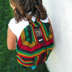NO BAD DAYS ® Sac à dos Baja Sac mexicain Sac de livre fait à la main Rasta Rouge Jaune Vert Sac à dos de plage ethnique Sac à dos Boho