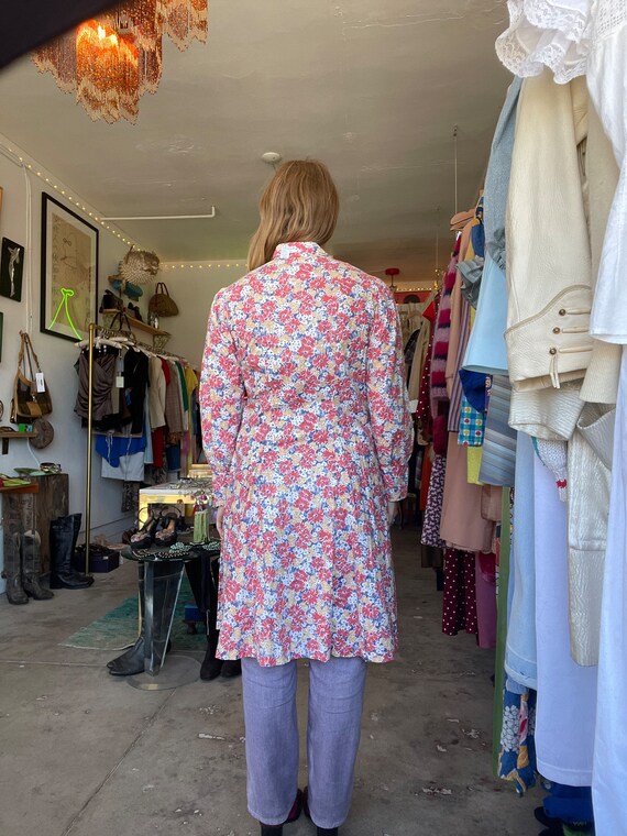 1930s light pink floral feedsack duster jacket, c… - image 5