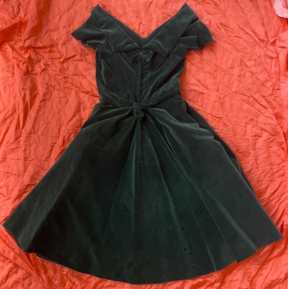 1950s Emerald green velvet dress with full circle… - image 3