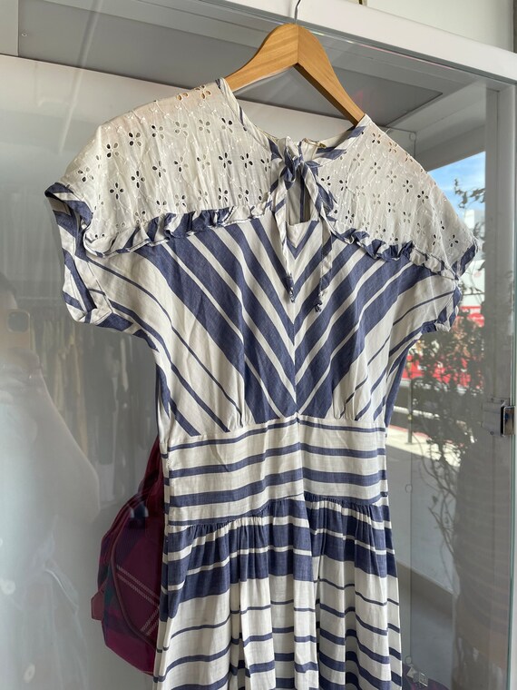 1940s blue and white chevron striped cotton dress… - image 7