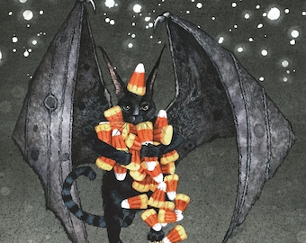 Könnte beinhalten: Eine schwarze Katze mit Fledermausflügeln fliegt durch den Nachthimmel. Die Katze hält einen großen Haufen Candy Corn in ihren Pfoten. Etwas Candy Corn fällt aus dem Haufen.