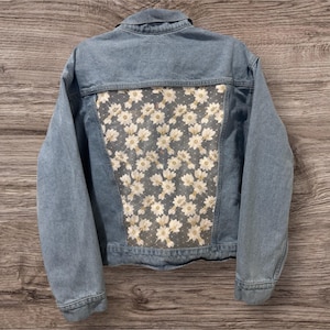 Chaqueta vaquera para mujer, Chaqueta vaquera para mujer, Mezclilla ligera, Chaqueta vaquera, Margaritas, Estilo campestre, Vaquera, Adorno de chaqueta, Chaqueta reciclada