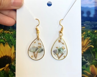 Handmade Pressed Flower Epoxy Resin Gold Dangle Drop Earrings - Floral Earrings - Flower Jewelry - Cute Earrings - Handmade Earrings