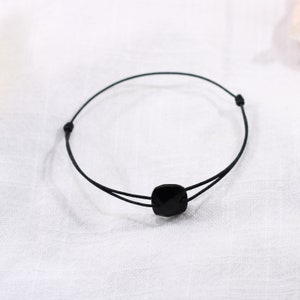 Bracelet élégant cordon noir et Onyx Noir, Carré Précieux Bijou minimaliste pierre fine image 5