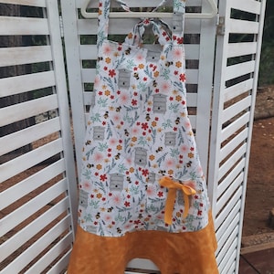 Adult Apron, Bee Apron,  Bee Decor Apron, Kitchen  Apron, Vintage Kitchen, Apron, Beehive, Honey Bee, Bee Kitchen