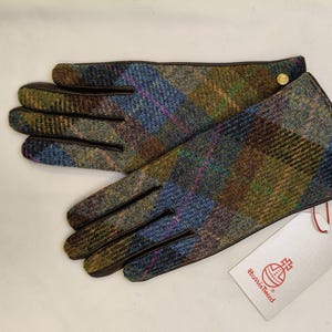 Women&#39;s Harris Tweed Gloves Brown Check |Wool Tweed Gloves for Women | Elegant Winter Style | Perfect Gift Idea | Irish Gifts |Gifts For Her