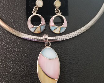 CP546 Mother of Pearl Pendant in Sterling Silver with Sterling Silver Omega Chain Necklace and Matching Earrings - Vintage