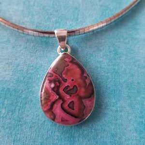CP516 Dramatically Colored Laguna Lace Pendant in Sterling Silver with Sterling Silver Domed Omega Choker Chain Necklace
