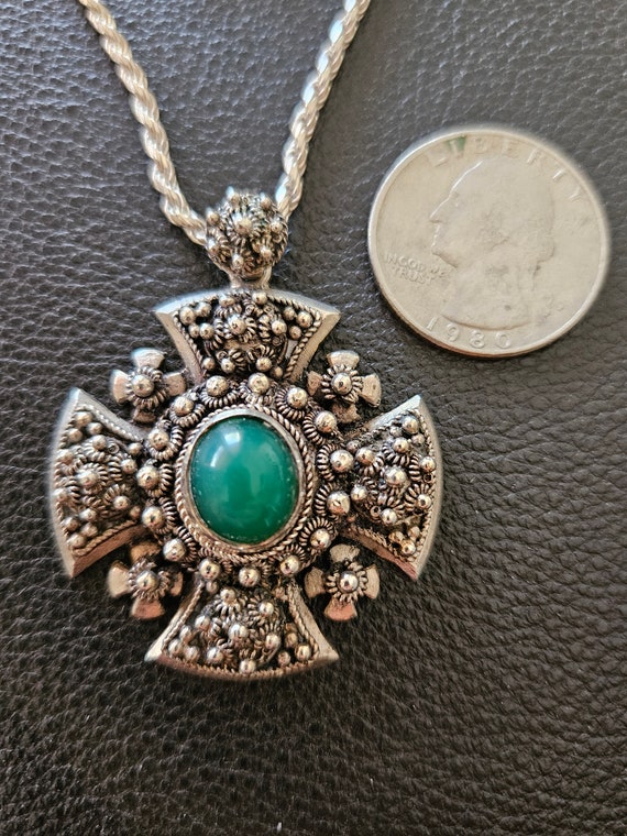 Green Malachite Necklace With Antiqued Rope Chain Sterling Silver Green Malachite Necklace With Antiqued Rope Chain Sterling Silver