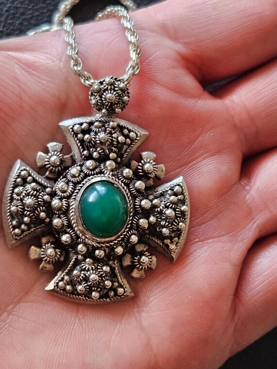 Green Malachite Necklace With Antiqued Rope Chain Sterling Silver Green Malachite Necklace With Antiqued Rope Chain Sterling Silver