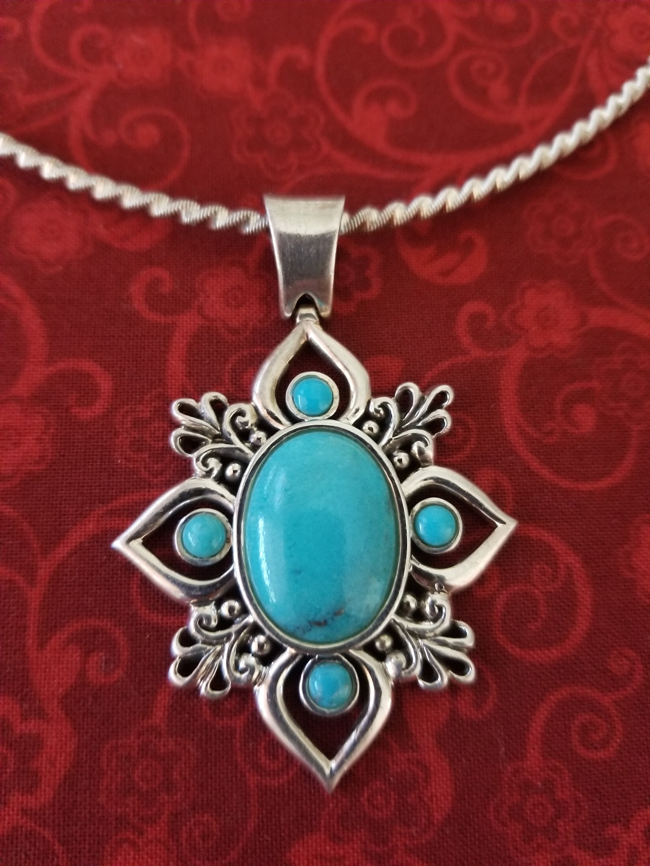 CP522 スターリングシルバーのラージターコイズフローラルペンダントと