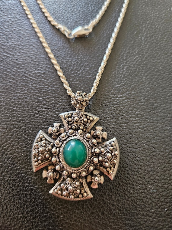 Green Malachite Necklace With Antiqued Rope Chain Sterling Silver Green Malachite Necklace With Antiqued Rope Chain Sterling Silver