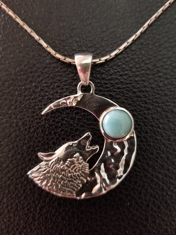 CP710 Wolf Howling at the Moon Pendant with Larim… - image 2