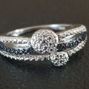R092 Blue and Clear Diamond Ring in Sterling Silver - Vintage