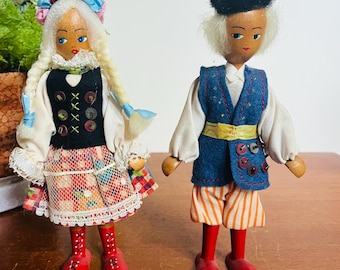 Muñecas de madera de teca polaca europeas vintage con ropa tradicional / Muñecas de artesanía popular vintage / Muñecas de madera folclóricas polacas retro