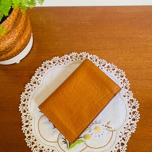 Vintage 1960s Tan Unisex Leather Pattern Wallet/ NOS/ Retro Leather Wallet & Coin Purse / Compact Tan Leather Wallet / Mad Men Style Wallets