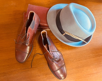 Botas vintage de cuero marrón con cordones para hombre y mujer, hechas a mano. Stone Haven, zapatos y botas de cuero hechos a mano. Hechos a mano en Italia.