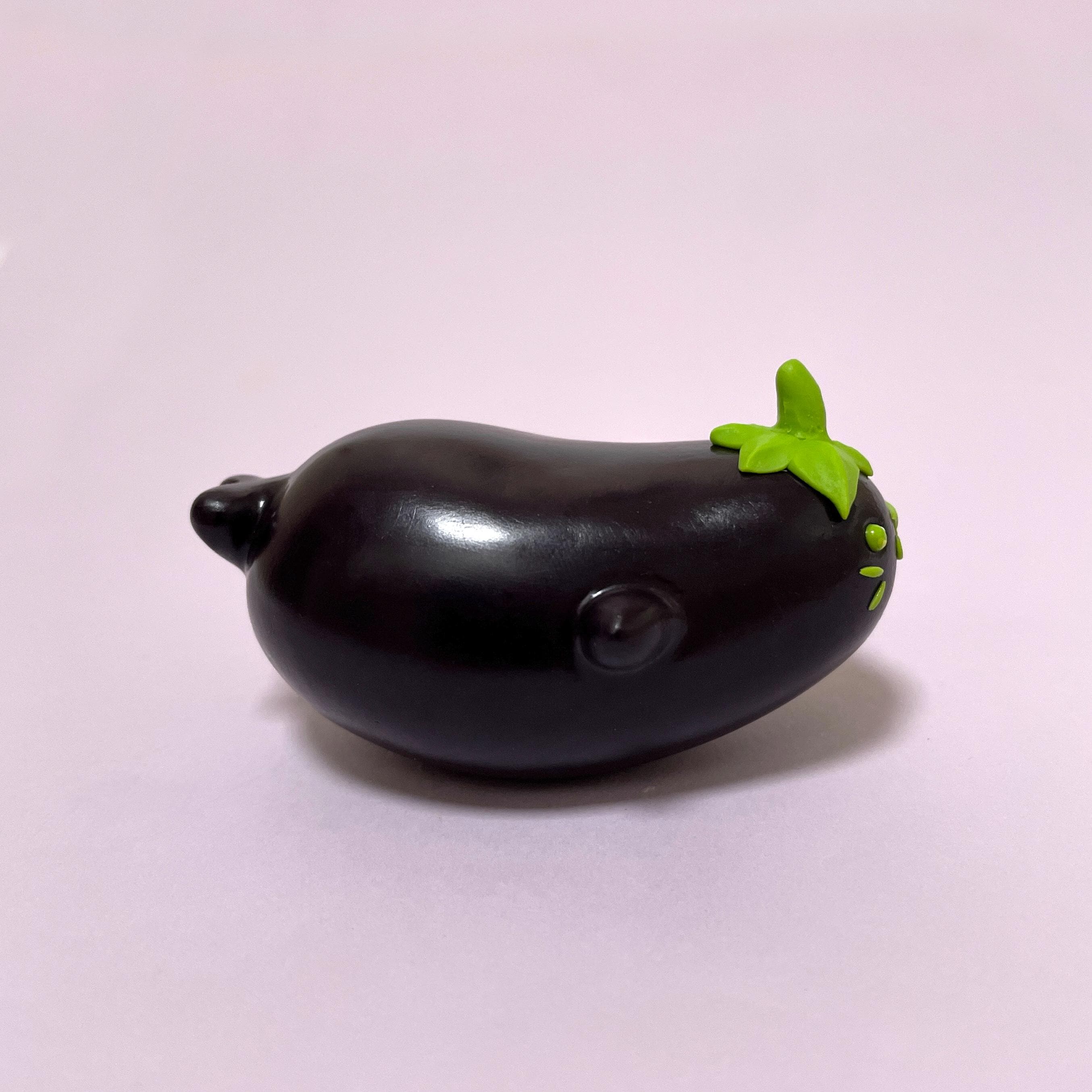 木製　ナス　キャラクター置物　彫刻 ナスのアザラシ彫刻、面白い野菜の飾り - Etsy 日本