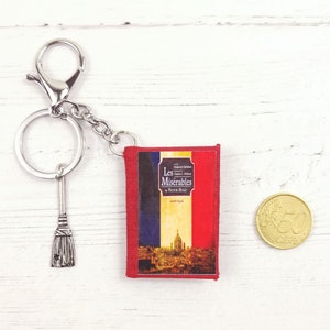 Porte-clés Livre Personnalisé Les Misérables de Victor Hugo, Petit Livre, Reliure, Bibliophile