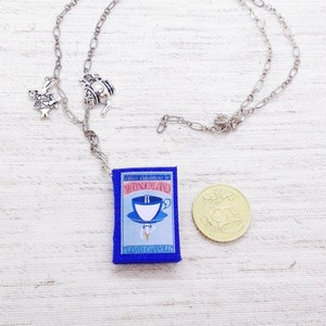 Collana Libro Alice Nel Paese delle Meraviglie di Lewis Carroll, Collana Lunga Ciondolo in Gioielli di Carta