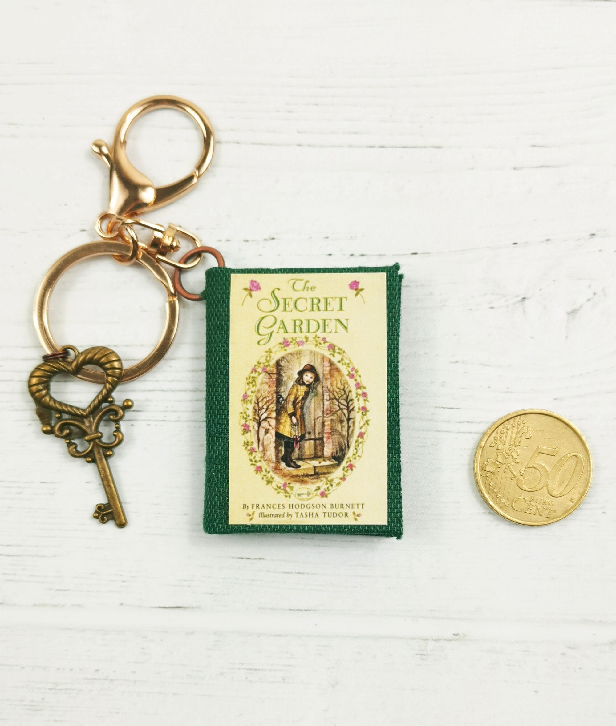 Llavero de libro personalizado El jardín secreto por Frances | Etsy