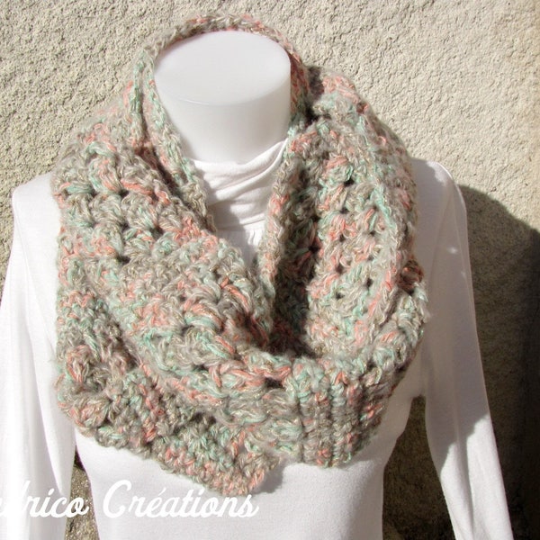 Col double tour tricoté main au crochet mohair pastel et fil doré