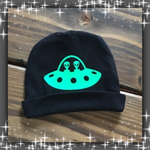 Bonnet pour bébé OVNI, bonnet spatial personnalisé pour nouveau-né, casquette pour bébé sur le thème Alien Con, cadeau pour bébé d&#39;un autre monde