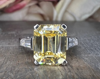 Bague Cocktail En Argent 925 Avec Zirconium Cubique Taille émeraude 8ct - Style Art Déco - Pierre Centrale Jaune Canari - 8