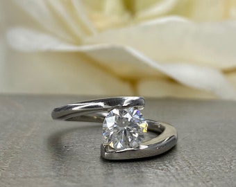 Round Solitaire Moissanite Engagement Ring, 1.00ctw Ladies Unique Moissanite Solitaire Wedding Ring, 14k Gold Round Moissanite Ring    #7098