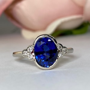 2025人気特価 Sapphire Blue Oval With Engagement Accents Diamond Round アクセサリー