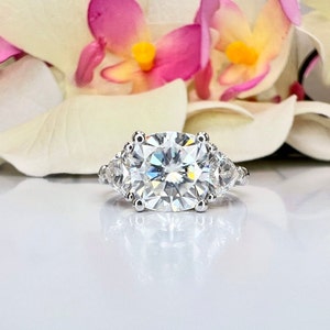 Cushion Cut Moissanite Engagement Ring 14K Solid Gold , Three Stone Moissanite Wedding Ring , Anniversary gift For Her , Bridal Ring , #8473