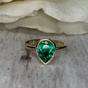 Emerald Pear Shaped Engagement Ring, May Birthstone Teardrop Shape Ring For Ladies, 14k Yellow Gold Bezel Set Ladies Engagement Ring, #7072