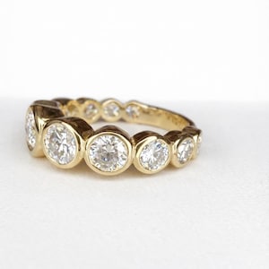 Anillo de media eternidad con diamantes cultivados en laboratorio engastados en bisel, oro macizo de 14k, anillo de boda de uso diario con engaste en bisel #8923 10K Yellow Gold