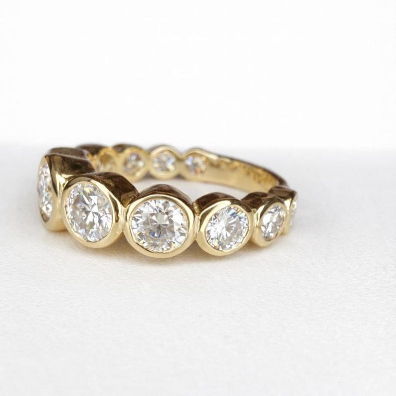 Anillo de media eternidad con diamantes cultivados en laboratorio engastados en bisel, oro macizo de 14k, anillo de boda de uso diario con engaste en bisel #8923 10K Yellow Gold