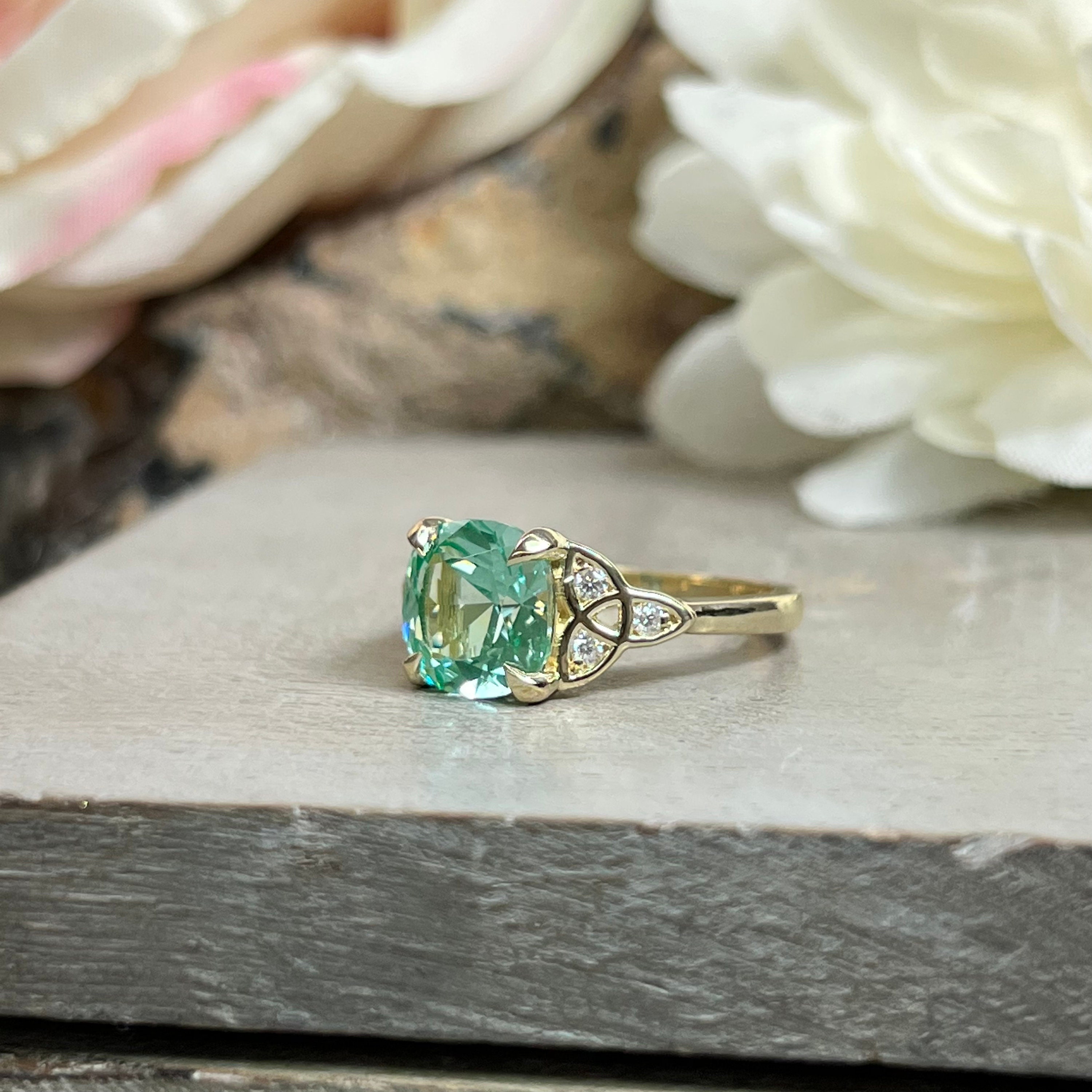 Anillo de compromiso Verde Paraiba 14K Oro Blanco Cojin Verde Corte Anillo de Compromiso Celta Moissanite Oro Celta Anillo de Promesa de Bodas 7301 Etsy Espana