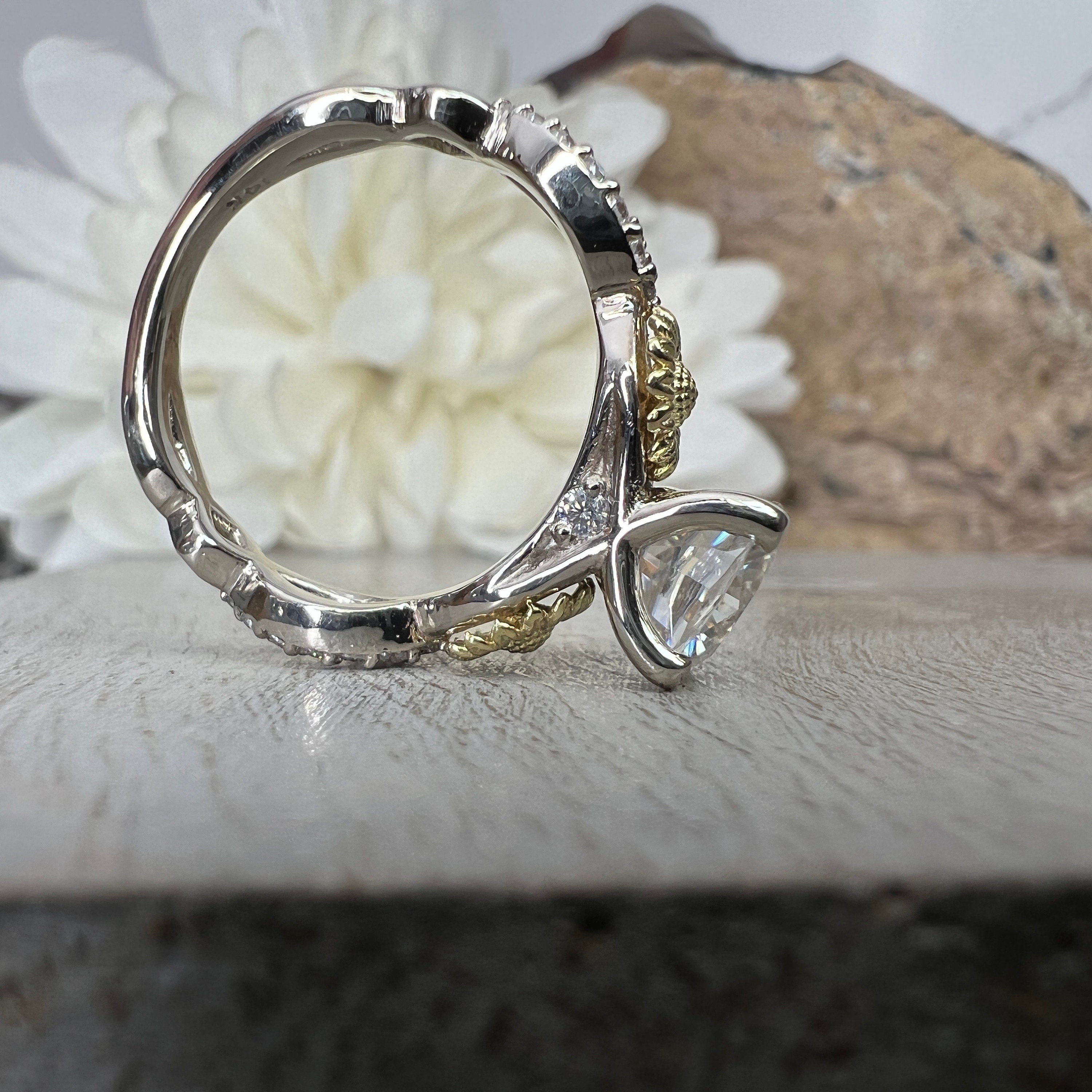 moissanite sunflower ring * 11号 Sunflower Moissanite Ring - Etsy