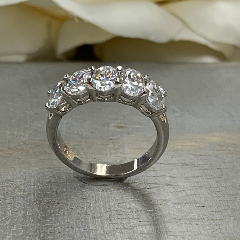 2.50ctw Moissanite Anniversary Band, Oval 5 Stone Band, Oval Moissanite Wedding Band, Everyday Ring, 14k Gold Wedding Ring,#4801 afbeelding 5