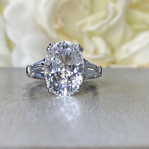 Oval with trapezoid side stones discount