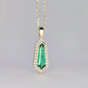 Kite Emerald Pendant Necklace: 14K Gold May Birthstone Jewelry #8283