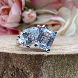 Toi et Moi Ring | Two Stone Engagement Ring | Birthstone Ring | Emerald and Pear Ring, Unique Engagement Ring | Anniversary Ring | Love Ring