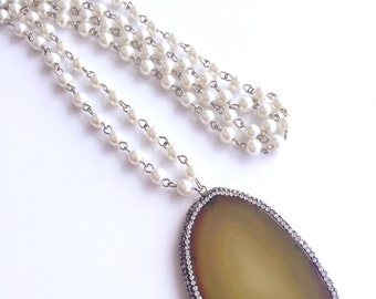 Pearl linked necklace with Druzy pendant