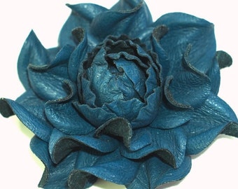 Broche de flor de cuero verde azulado oscuro REAL genuino, ropa de abrigo de invierno ROSE broche 3 "/ Broche de declaración para envolver, bufanda, chaqueta, abrigo, sombrero