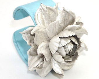 Genuine Leather Flower Cuff Bracelet: Pearly White Floral Design