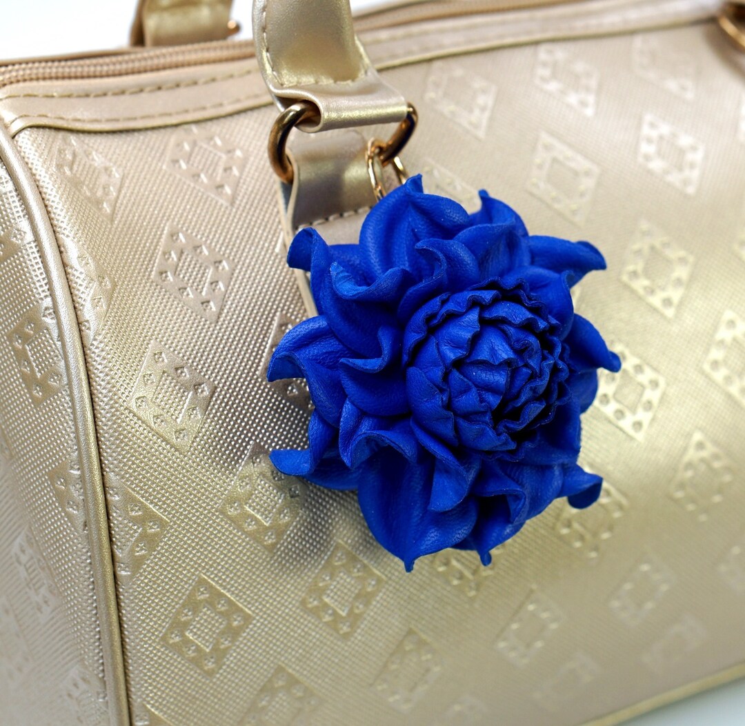 Leder Schlüsselanhänger Mit Rose - Eleganter Blumen Anhänger