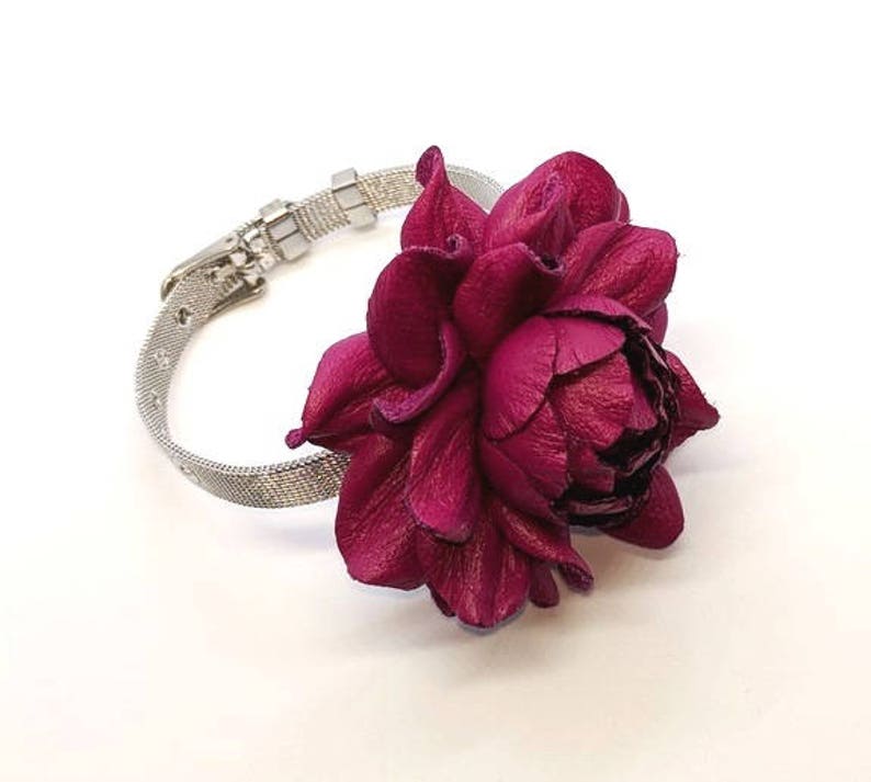 Schnappen Charme GENUINE Fuchsia Leder Rose Blume auf einem Schnapp-Armband oder eine Schnappkette Einzigartiger Schnappschmuck Lederblumenschnap-Knöpfe Bild 4